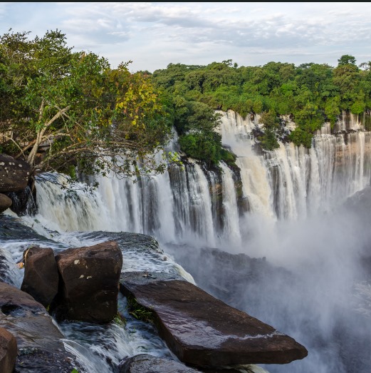 Explore as Cataratas de Kalandula e as Rochas de Pungo-Andongo numa visita guiada por Luanda.
